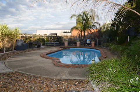 Warwick Motor Inn - DBD 1