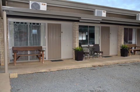 Warwick Motor Inn - DBD 2
