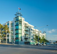 Waterfront Yarra St by Gold Star Stays - Click Find