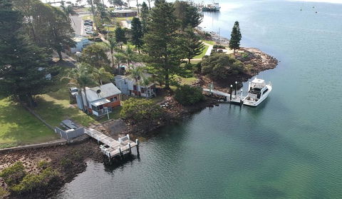 Waterfront Cottages - Click Find 0