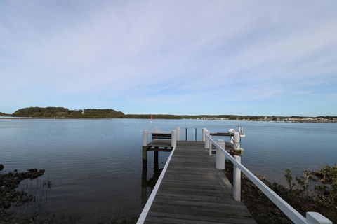 Waterfront Cottages - Click Find 3