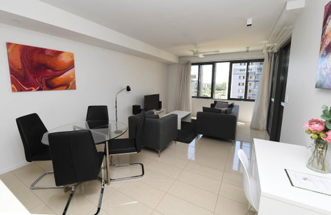 WATERFRONT DARWIN TROPICAL DELIGHT - Lawyer Find 1