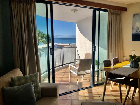 Waterfront Resort, Perfect For A Couples Getaway! - Click Find 3