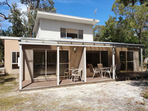Waterfront Retreat At Wattle Point - Click Find 1