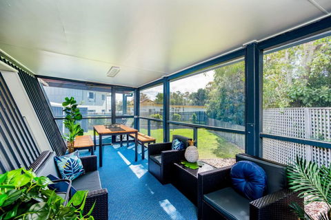 Wayfarers Beachouse - Rainbow Beach, Everything You Need, Just Metres To The Beach - Click Find 3