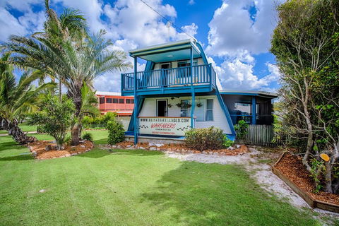 Wayfarers Beachouse - Rainbow Beach, Everything You Need, Just Metres To The Beach - Click Find 0