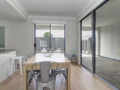 West Croydon Condo - Click Find 2