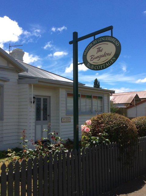 Westbury Gingerbread Cottages - Bet 4u 1