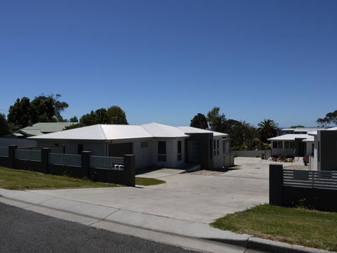 Westwood Villas - Bridport - Click Find 1