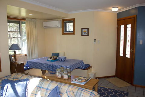 Whiskey Gully Wines - Click Find 1