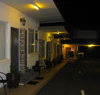 White Manor Motel - Click Find