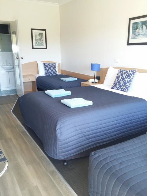 White Manor Motel - Bet 4u 2