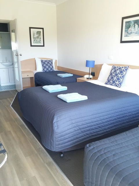 White Manor Motel - Local Finder 2