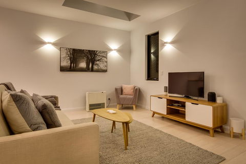 White Room Apartments - Click Find 2