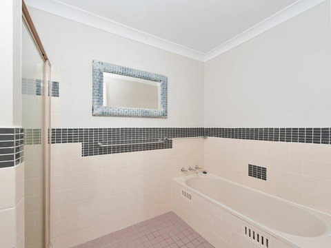 White Sands @ Fingal Bay - Bet 4u 1