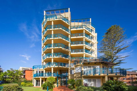 Whitesands 501 - Main Beach Location - Lawyer Find 0