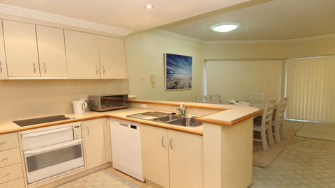 Whitesands G2 - Main Beach Location - Lawyer Find 2