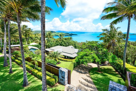 Whitsunday Waters On Hamilton Island - Bet 4u 1