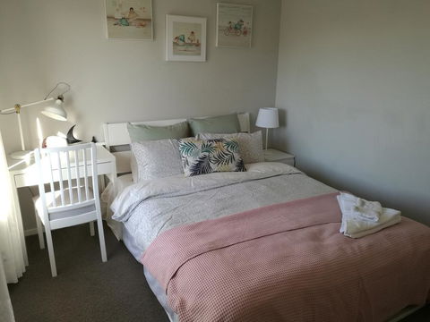 Whole Storey 2 Bedrooms+Kitchen+Living Room In Glen Waverley - Click Find 2