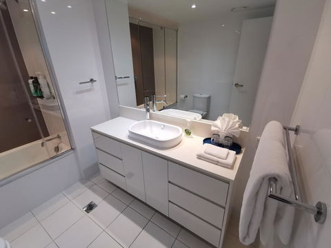 Widest Ocean View And Balcony Luxury Apt - DBD 2