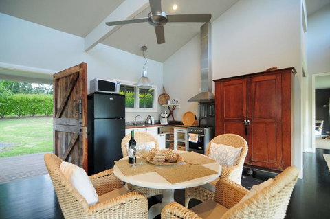 Willabrook Retreat - Mojo Cottage - Romantic Escape! - Click Find 3