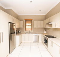 William Cottage Central Heritage Home - Click Find