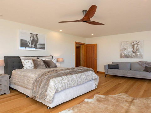 Willowview - Coastal Retreat, Stunning Views - DBD 3