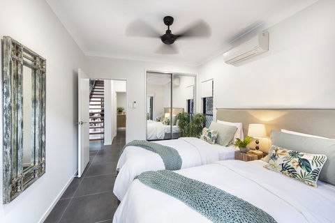 WINDFALL IN PALM COVE - Local Finder 1