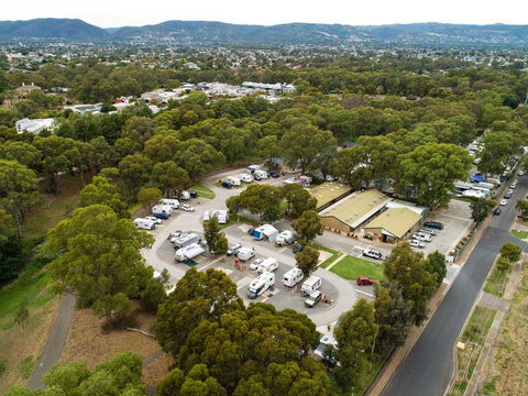 Windsor Gardens Caravan Park - Bridge Guide 0