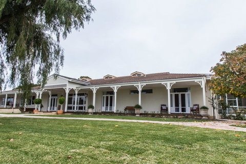 Winniston Lodge Luxury Accommodation - Who Is Search 0