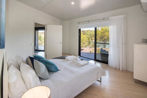 Wirraway Luxury Chalet - Bet 4u 2