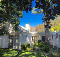 Wisteria Cottage on the Lagoon/Beach - Click Find