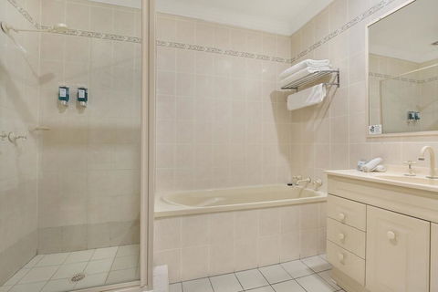 Wollongong Serviced Apartments - Click Find 2
