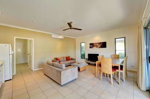 Woodgate Beach Houses - Lavinia 1