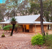 Woodstone Grass Tree Cottage - Click Find