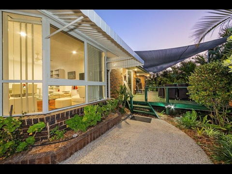 Woorim Secluded Palms Cottage - Bridge Guide 1