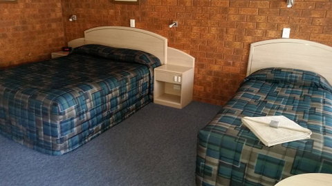 Yambil Inn - Click Find 1