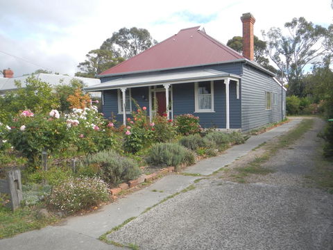 Yarram Cottage: Art And Accommodation - DBD 1