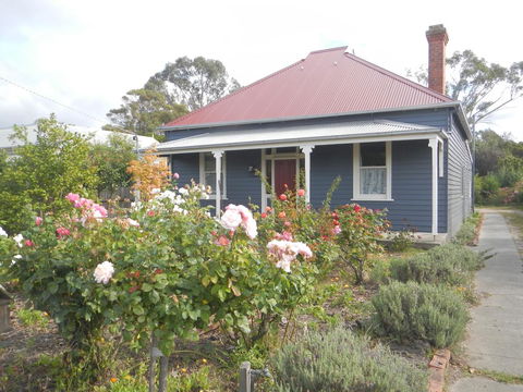 Yarram Cottage: Art And Accommodation - DBD 0