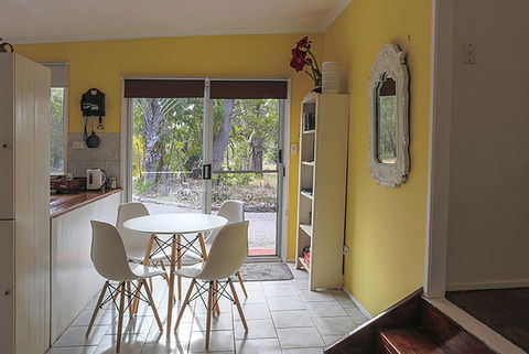 Yellow Cottage - Bush And Beach - Click Find 2