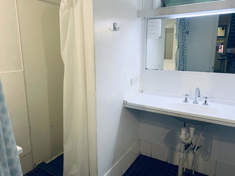 Yellow Submarine Backpackers - Bet 4u 1