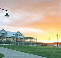 York Cove Holiday Hotel - Click Find