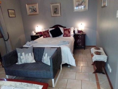 York's Lookout Lodge Bed And Breakfast - Click Find 0