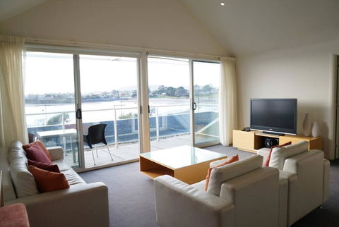 York Cove Holiday Hotel - Bridge Guide 2