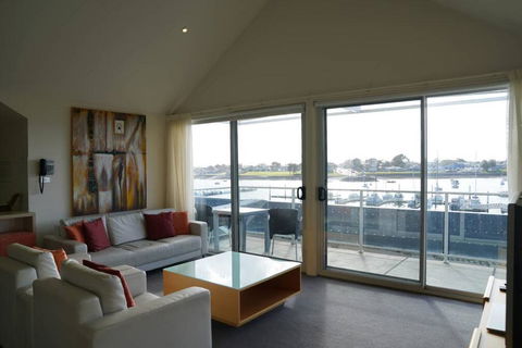 York Cove Holiday Hotel - Bridge Guide 1