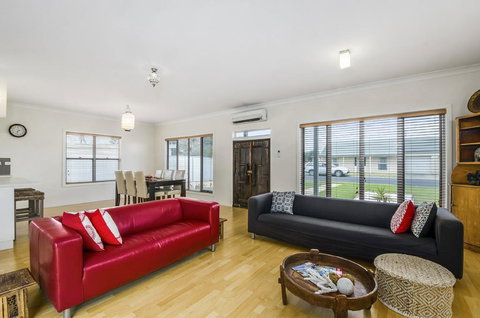 Zaahira House - Lawyer Find 1