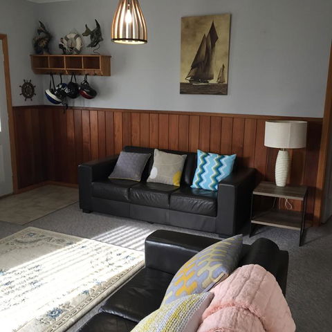 Rose Cottage Sisters Beach Accommodation - Click Find 3