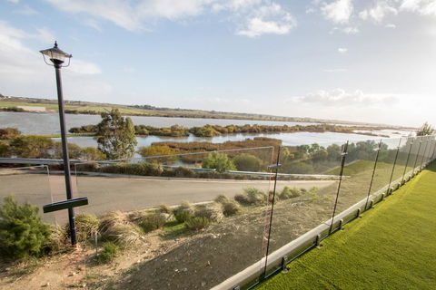 Serenity And Sweeping Murray River Views - Click Find 0