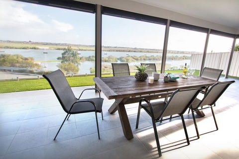 Serenity And Sweeping Murray River Views - Click Find 1