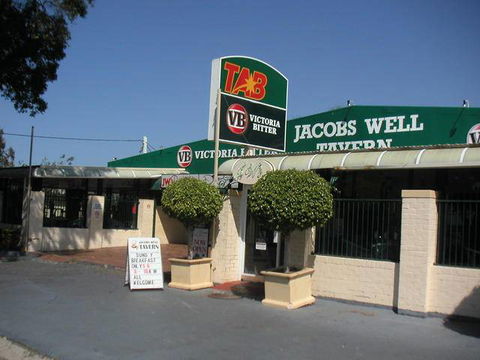 Jacobs Well Bayside Tavern - Bridge Guide 0